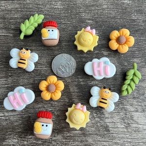 Jibbitz. Bee Kind. 🐝 Crocs & similar! Set of 12.